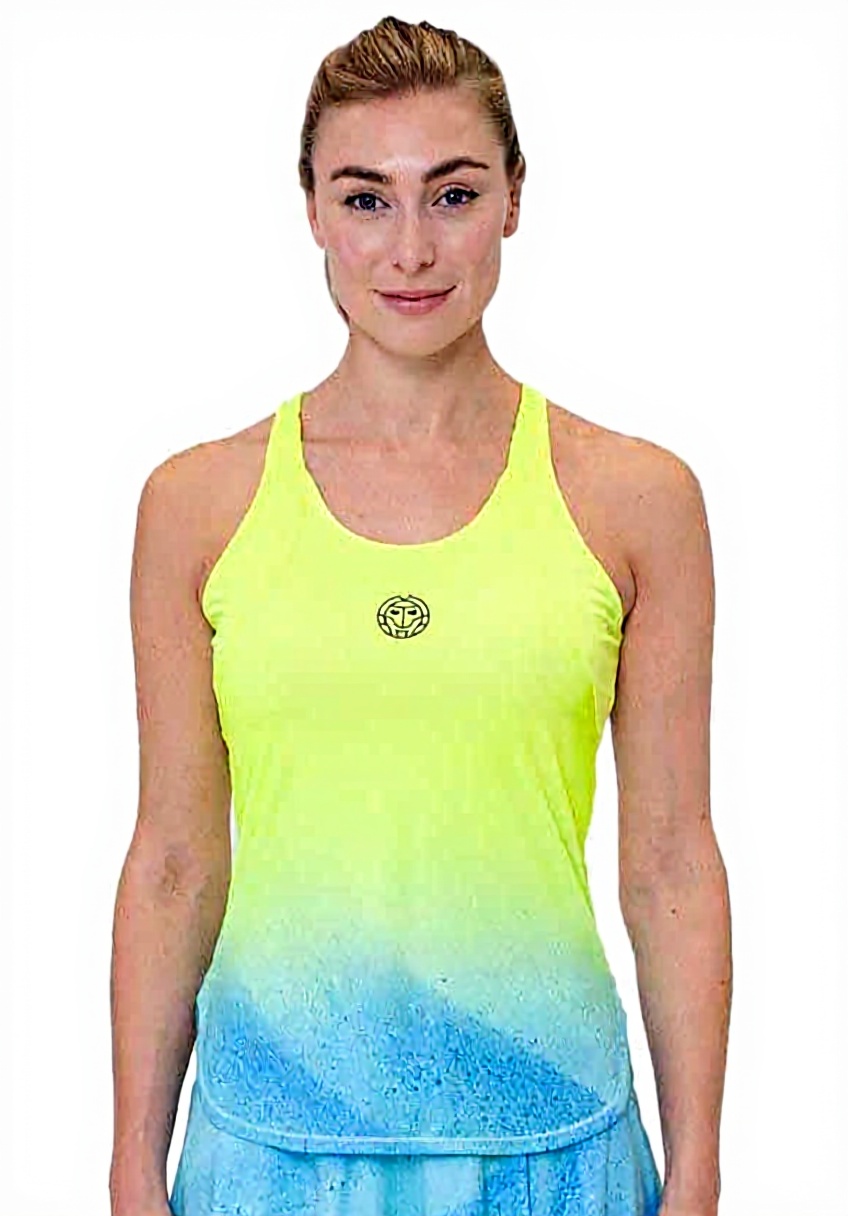 BIDI BADU Damen Beach Spirit Tanktop in Aqua auf einer Frau beim Padel-Spiel