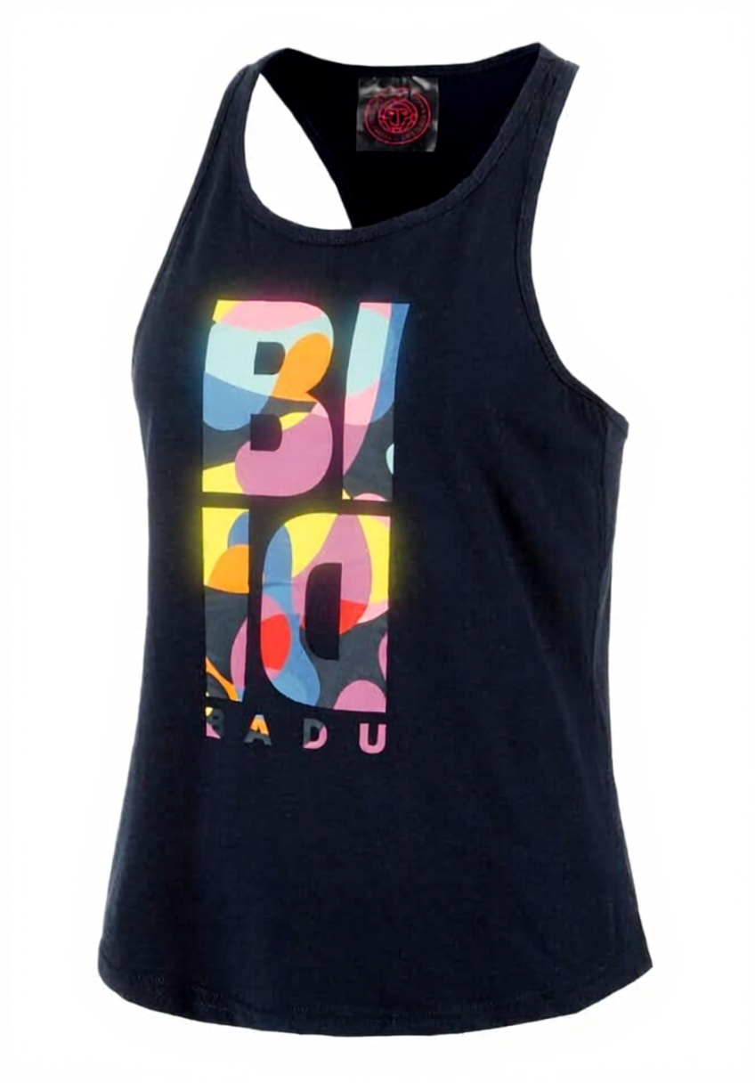BIDI BADU Twiggy Chill Tank-Top in Dunkelblau-Mix, getragen bei Tennistraining