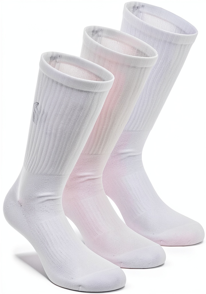 BIDI BADU Tennissocken in Schwarz und Weiß auf einem Sportplatz