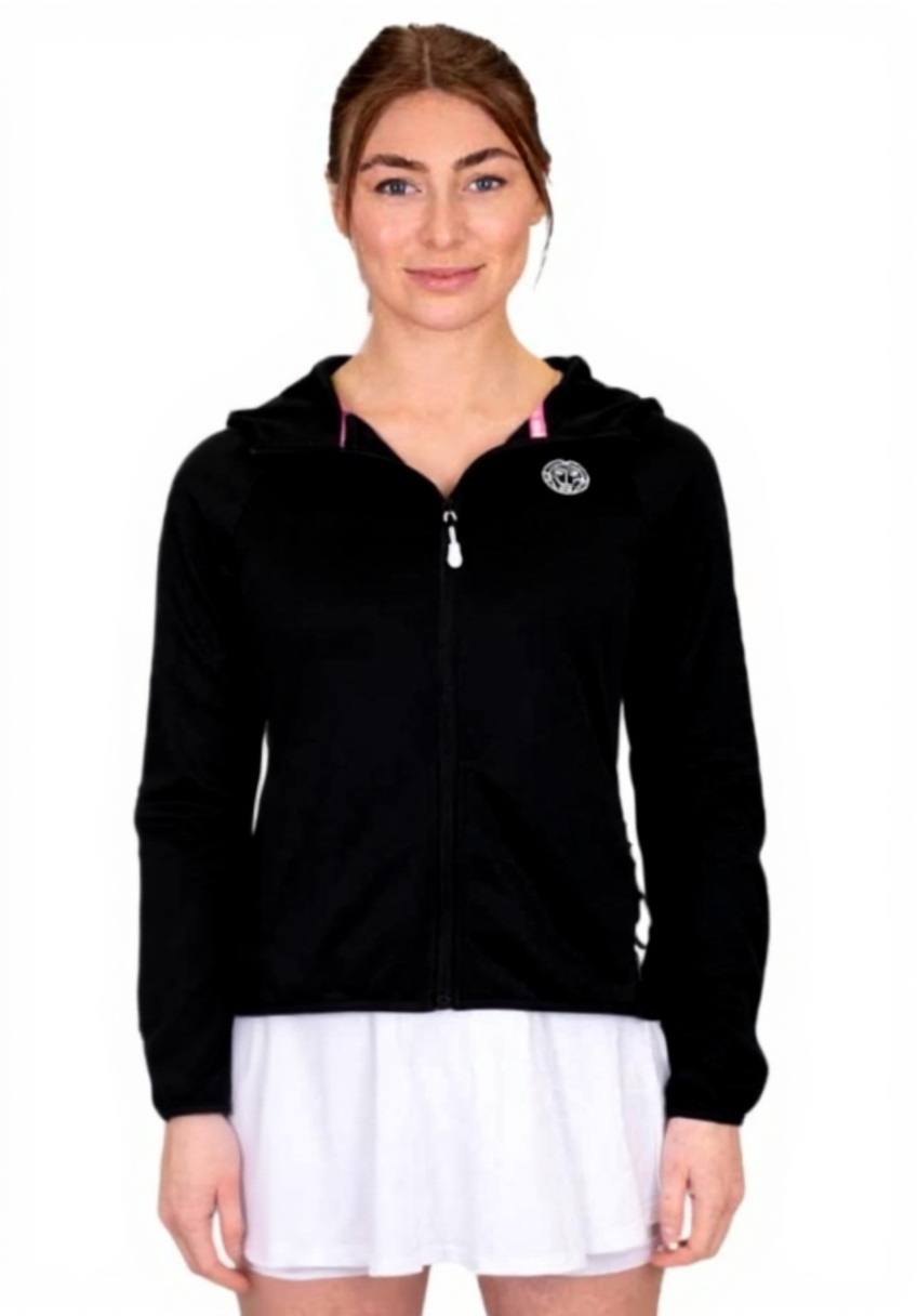BIDI BADU Damen Crew Jacket in Schwarz an einer aktiven Frau