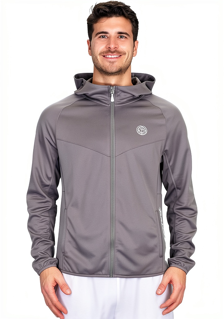 BIDI BADU Herren Hood Jacket in Grau auf einem Sportplatz