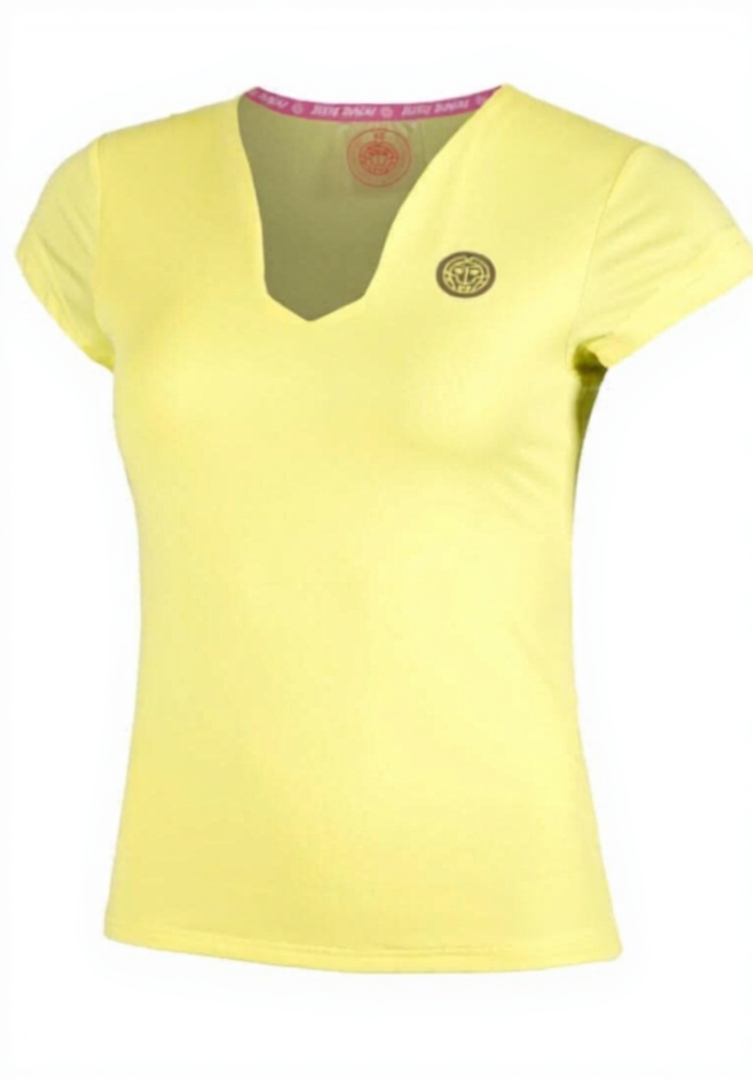 BIDI BADU Damen T-Shirt in Gelb auf einer Tennisspielerin